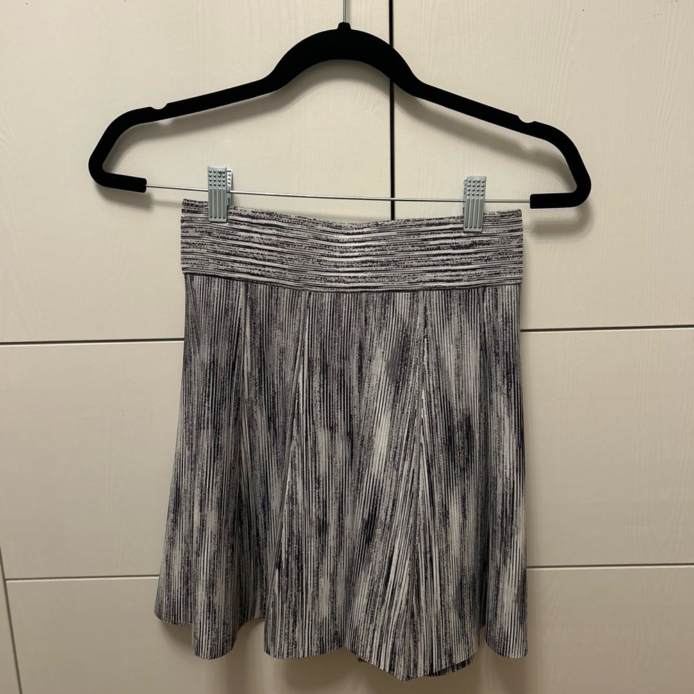 Never been worn Club Monaco skirt in size XS